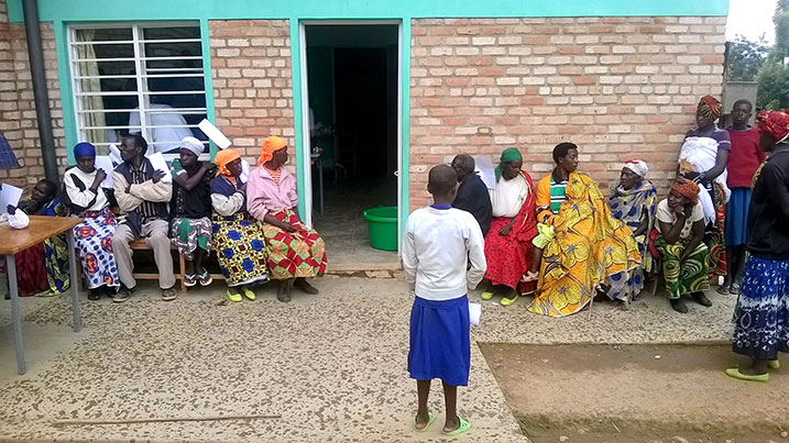 Abaturage bishimiye igikorwa cyo kuvurtwa indwara zo mu kanwa ku buntu.