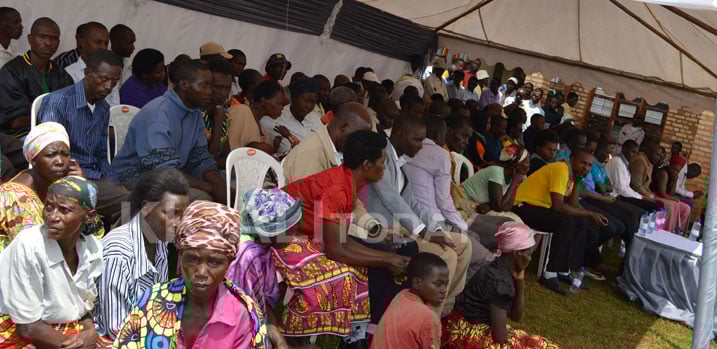 Abaturage bo mu Kagari ka Rwanza mu Murenge wa Save bari baje mu gutangiza icyumweru cyo kwibuka ku nshuro ya 21 Jenoside yakorewe Abatutsi.