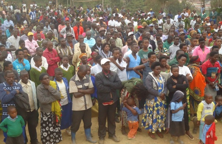 Abaturage b'umurenge wa Rushaki beretswe igikombe bahamya ko biteguye gukora ibishoboka bakaza ku mwanya wa mbere