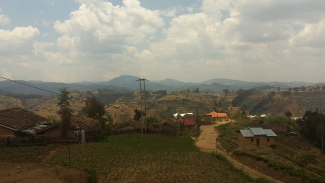 Abaturage bo mu Murenge wa Kivu bishimira ko RPF yabagejejeho amashanyarazi