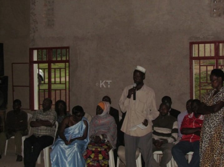 Abaturage bahabwa umwanya wo gutanga ibibazo n'ibyifuzo