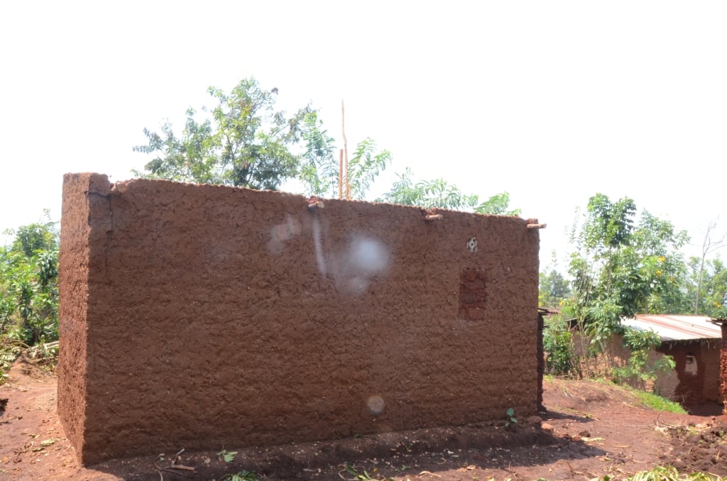 Abaturage bahangayikishijwe no kubura aho barambika umusaya kubera ibiza byabasenyeye