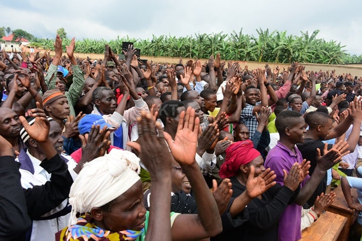 Abaturage baje kwakira umukuru w'igihugu bari benshi (Photo Plaisir Muzogeye)