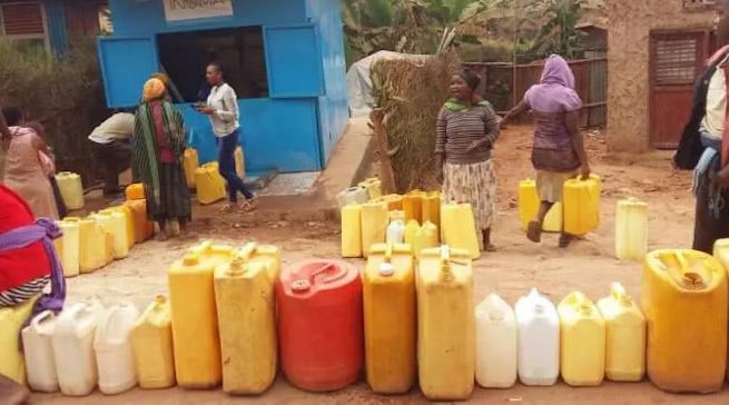 Abaturage barasaba inzego zibishinzwe gukora ibishoboka byose bakabona amazi meza