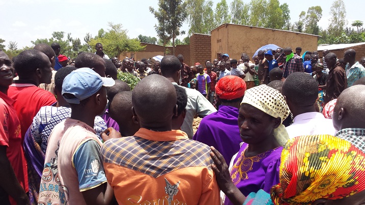 Abaturage bari mu mbuga Twagirayezu basaba ko inzu ye yasenywa hagashakwamo indi mirambo.