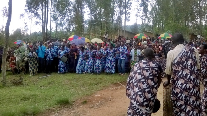 Abaturage barishimira ibyo ukwezi kw