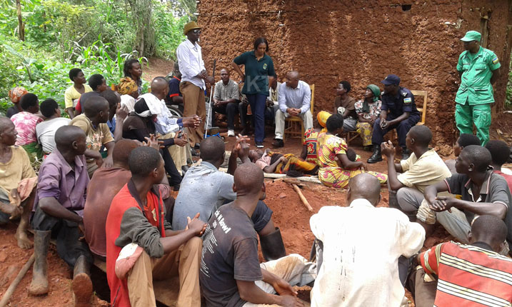 Abaturage basabwe gufasha uwo muryango baha agaciro ufite ubumuga kandi bamwereka ko bamuri hafi