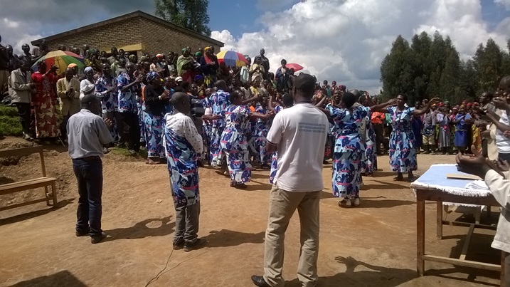Abaturage basanga gukemurirwa ibibazo babasanze mu byaro ari nk