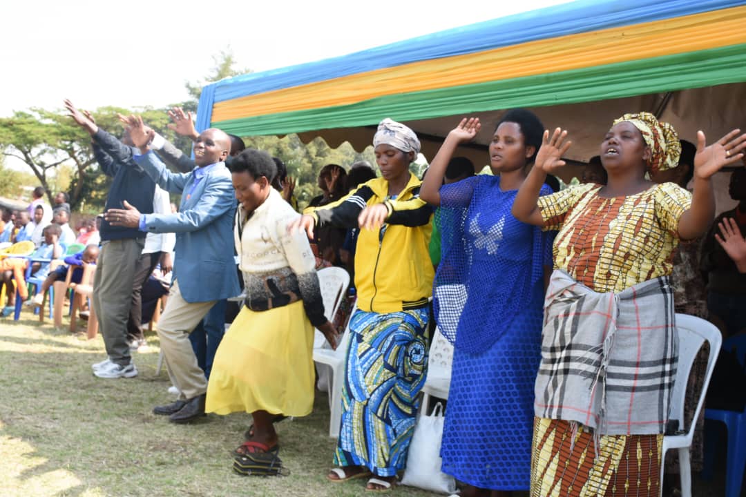 Abaturage bavuga ko hari byinshi bigiye kuri Pasiteri Mugabo