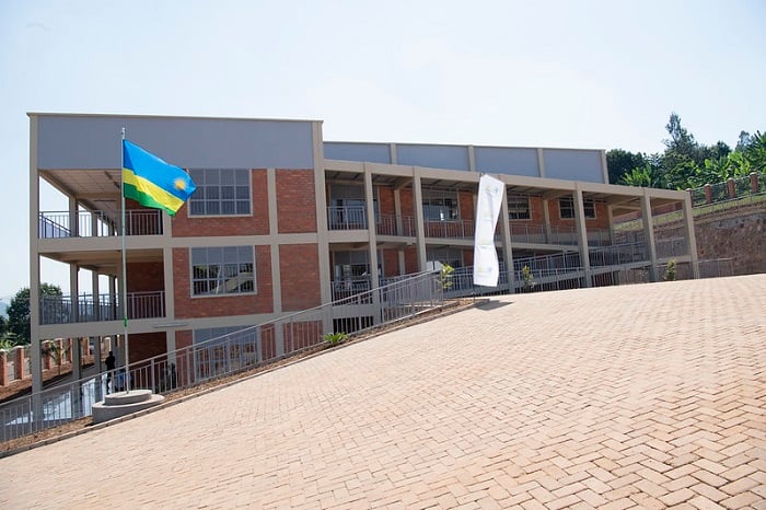Abaturage bubakiwe inzu zigezweho ku bufatanye bw'ingabo z'igihugu