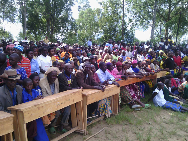 Abaturage bitabiriye ikiganiro cya Minisitiri Musoni ari benshi.