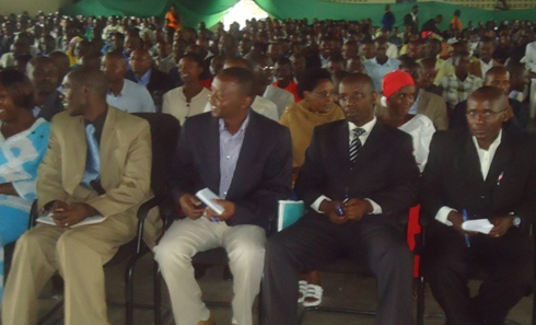 Abaturage baje kureba imihigo akarere kasinyiye imbere ya perezida wa Repubulika tariki 23/08/2012.