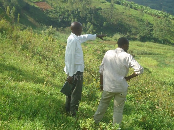 Abaturanyi bazi neza isambu y'iwabo wa Nshimyumukiza.