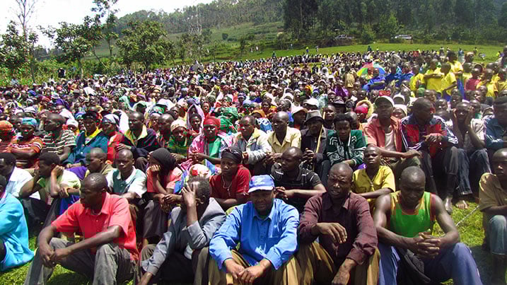Abatuye Kamubuga barasaba gukorerwa umuhanda bagaca ukubiri no kuvunika bagenda n'amaguru.