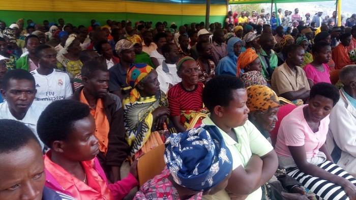 Abatuye mu Kagari ka Ngoma mu Murenge wa Cyanika bitabiriye ari benshi kumva impanuro z'umuvunyi mukuru