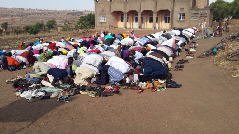 Abayisilamu bo muri Nyagatare bari gusenga mbere yo kwizihiza Eid Adhuha
