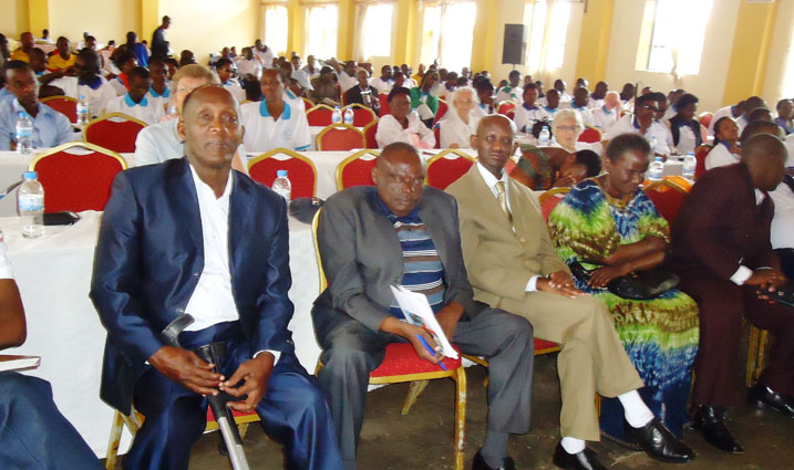 Abayobozi mu nzego zishinzwe kwita ku bafite ubumuga bifatanije n'abatabona kwizihiza isabukuru y'imyaka 20.