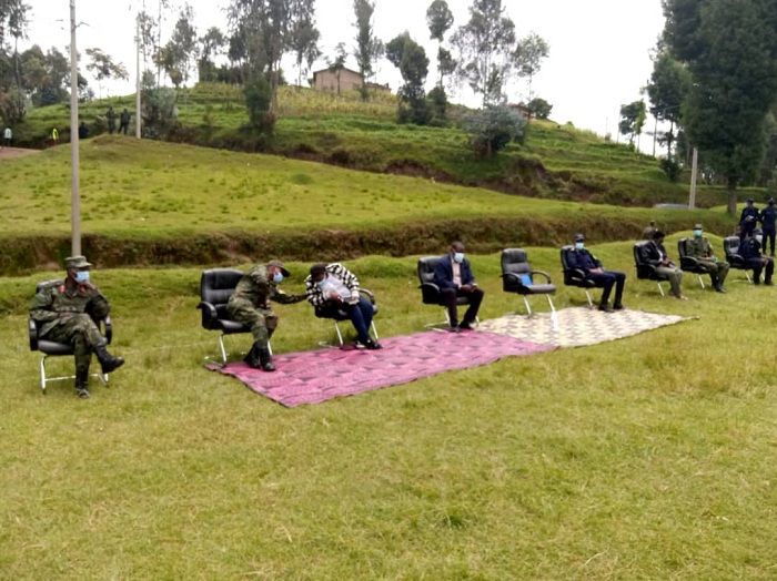 Abayobozi batandukanye bari kumwe na Minisitiri Gatabazi