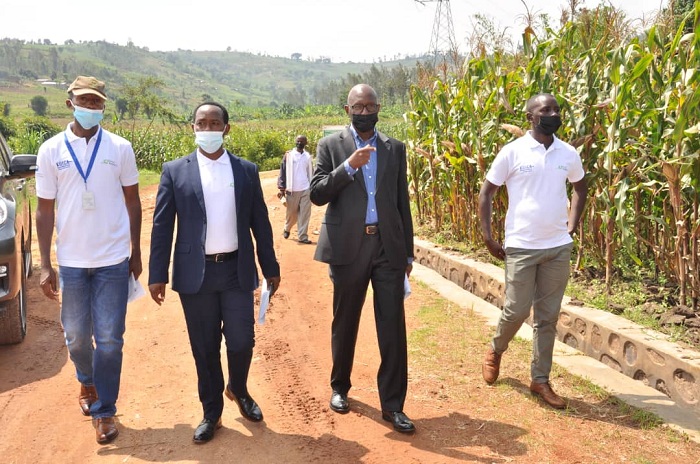 Abayobozi batandukanye basuye icyo gishanga