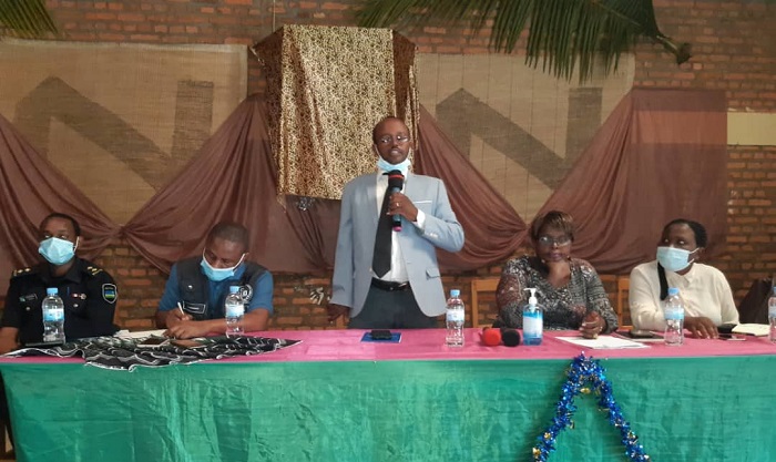 Senateri Mugisha Alexis na Depite Murebwayire Christine ni bo baganirije urubyiruko rwa Gakenke