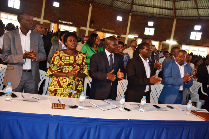 Abayobozi bo mu ntara y'amajyaruguru bibukijwe gutanga serivisi nziza ku babagana.