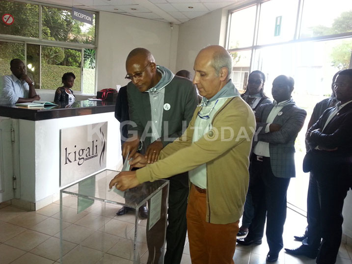 Abayobozi ba Cogebanque batanze inkunga ku rwibutso rwa Kigali.