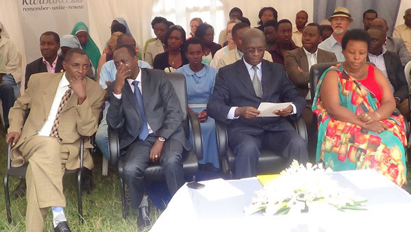 Abayobozi bakiriye urumuri rw'icyizere mu karere ka Muhanga.