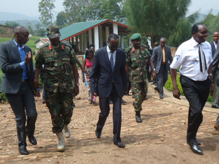 Abayobozi banyuranye bifatanyije n'abanyeshuri ba IPRC-South.