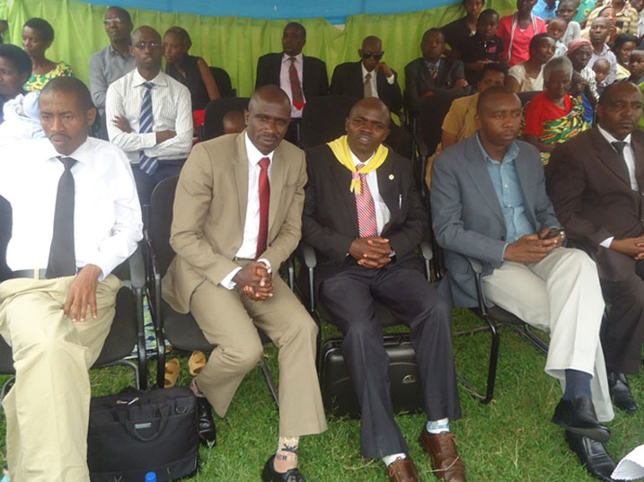 Abayobozi batangajwe n'uburyo abantu bitabiriye aya mavuna.