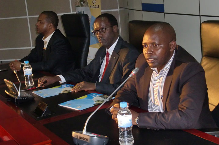 Abayobozi bitabiriye umuhango wo gusinyana amasezerano hagati y