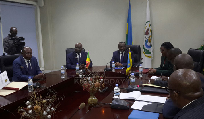 Abayobozi ku ruhande rw'u Rwanda na Congo mu muhango wo gusinya amasezerano