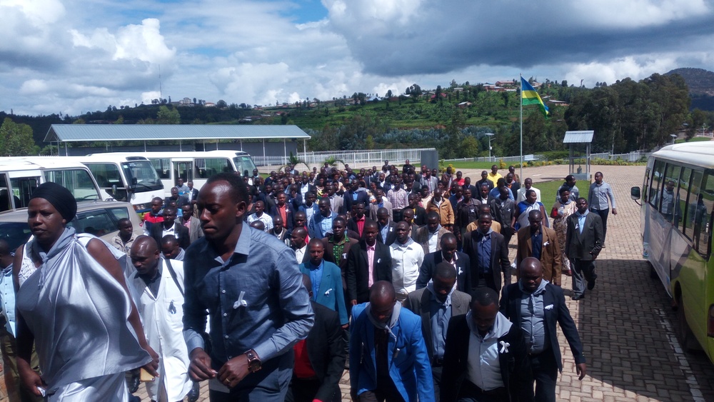 Abayobozi 163 bo mu Murenge wa Kivu bagendereye urwibutso rwa Jenoside rwa Murambi