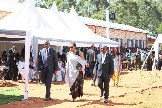 Abayobozi mu nzego zitandukanye bifatanyije n