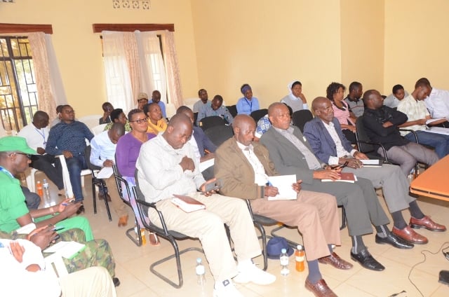 Abayobozi b'inzego z'ibanze barasabwa kugira icyo bahindura mu myumvire y'ababyeyi bafite abana bavukanye ubumuga