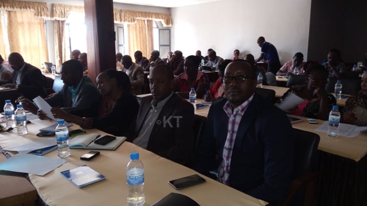 Abayobozi b'uturere two mu Ntara y'Amajyepfo hamwe n'abashinzwe uburezi mu turere, mu nama na WDA 