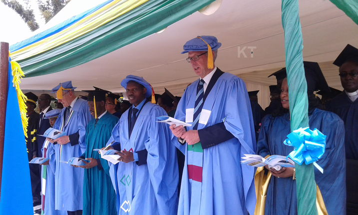 Abayobozi basabye abanyeshuri kuzabyaza umusaruro amahirwe bahawe