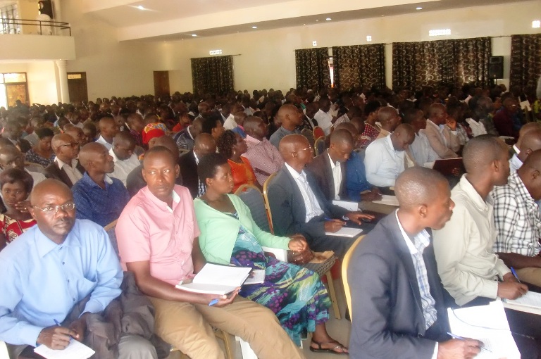 Abayobozi ba za SACCO mu gihugu cyose bitabiriye iyi nama basaba ko igiciro cy'abarinzi bafite imbunda cyagabanuka 