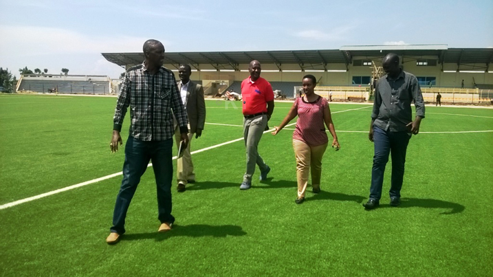 Abayobozi basura ibikorwa byo kubaka Stade Rubavu bagasanga hari ibibura