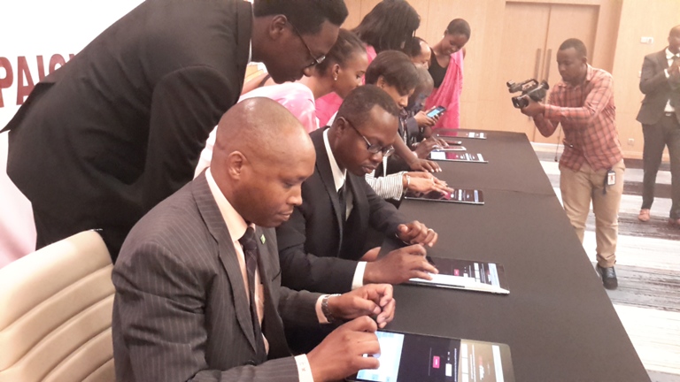 Abayobozi batandukanye b'ibigo by'ubucuruzi mu Rwanda basinyiye kongera umubare w'abagore bikorera