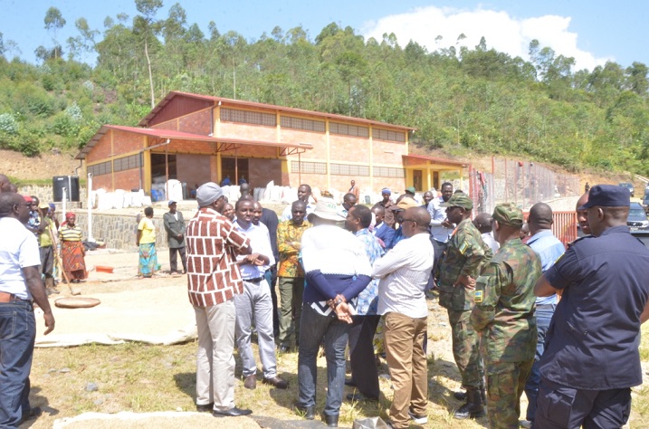 Abayobozi batandukanye bari kwiga ku bibazo abahinzi babatuye