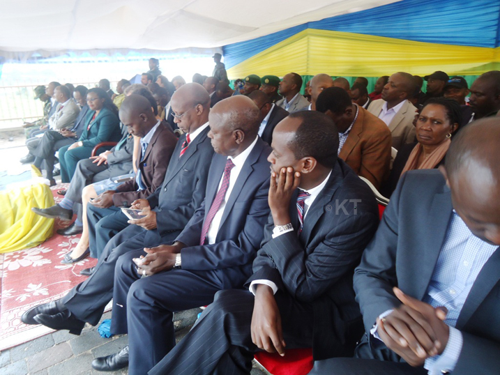 Abayobozi bitabiriye uyu muhango nubwo hari mu mvura nyinshi