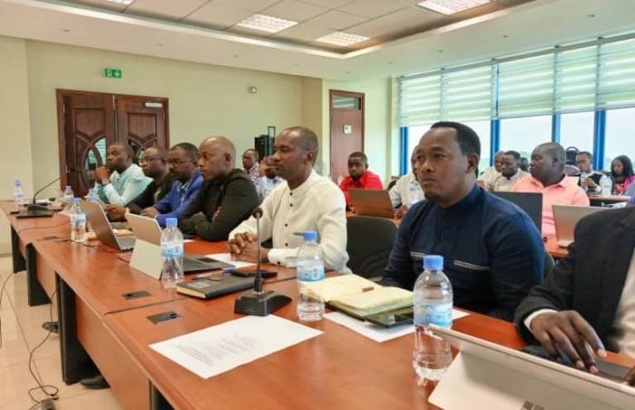 Abayobozi bo mu Turere two mu Ntara y'Amajyepfo mu nama n'abayobozi ba REG n'aba WASAC