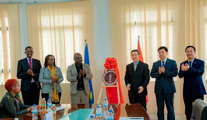 Abayobozi ku ruhande rw'u Bushinwa n'abo ku ruhande rw'u Rwanda bishimiye iyi ntambwe itewe mu guteza imbere ireme ry'uburezi