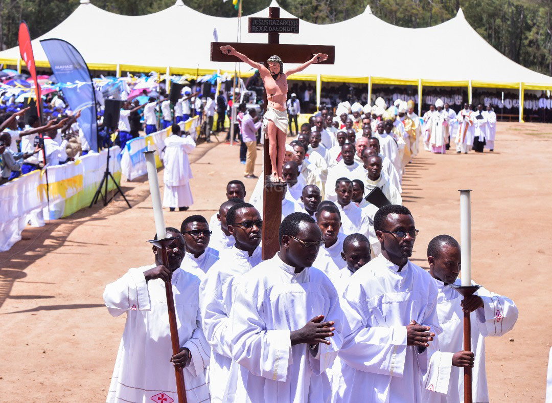 Umutambagiro wabanjirije misa ya Yubile y'imyaka 100 y'ubusaseridoti mu Rwanda 