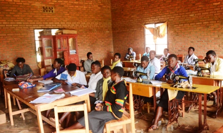 Abiga amashuri y'ubumenyingiro ntibagera ku ntego z'ibyo bifuza kubera kutagira ibikoresho bijyanye n'igihe