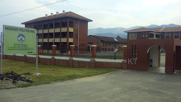 Abiga mu ishuri rikuru ryigisha ubumenyigiro rya Musanze (Musanze Polytechnic) basobanura ko kuba bamaze amezi abiri batabona amafaranga ya bourse byatumye ubuzima bubakomerera kuko abenshi basohowe mu mazu bacumbi.