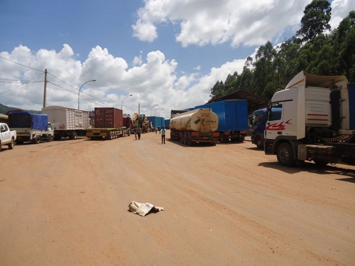 Abinjiza amashashi ngo ntabwo baca ku mupaka wa Gatuna ahubwo baca insira z
