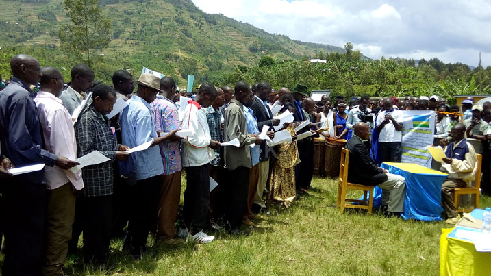 Abakuru b'imidugudu bahigira imbere y'abanyamabanga nshingwabikorwa b'utugari.