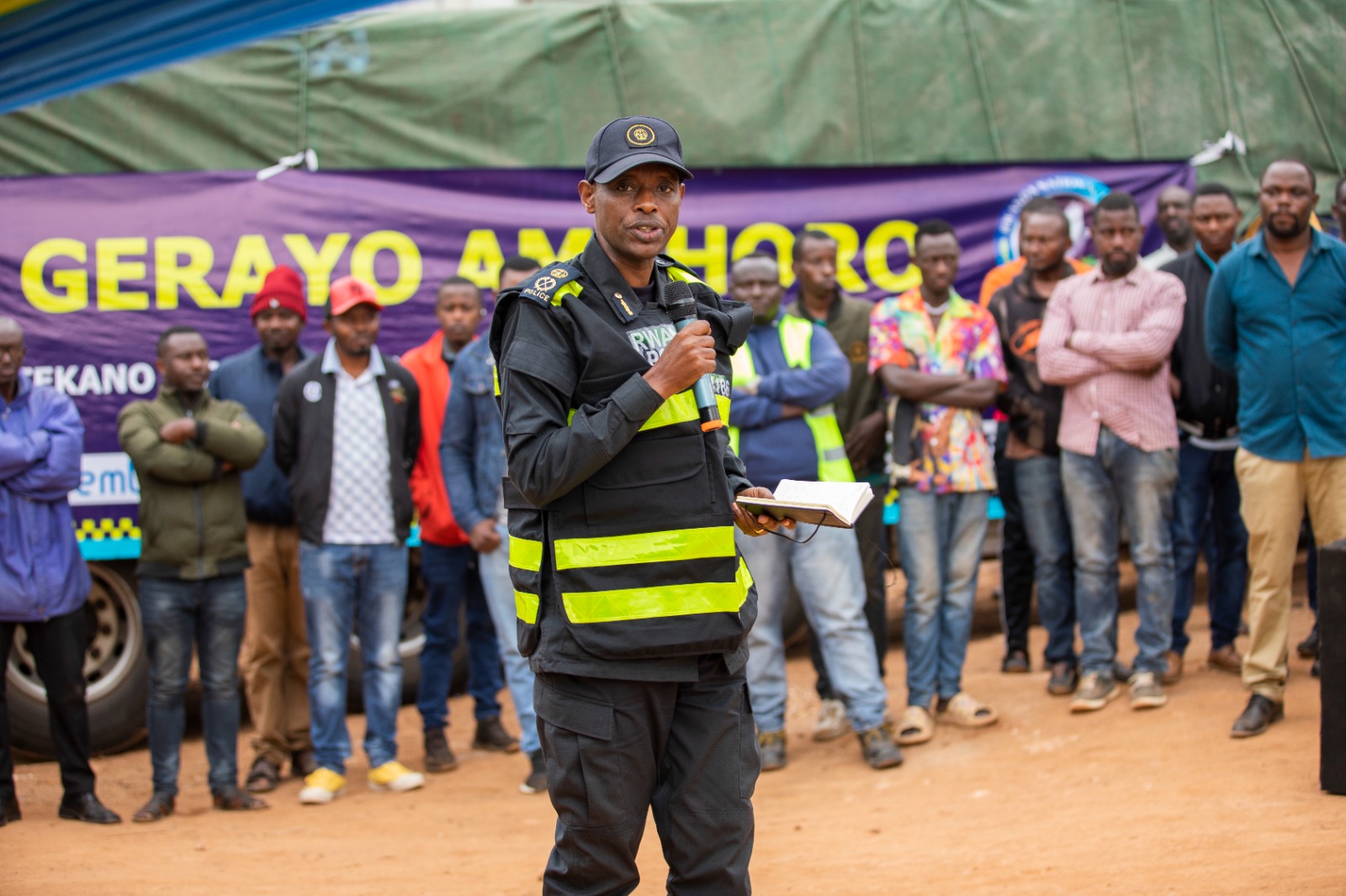 ACP Gerard Mpayimana avuga ko bagiye gukurikirana uko abashoferi b'amakamyo bajya babona ikiruhuko