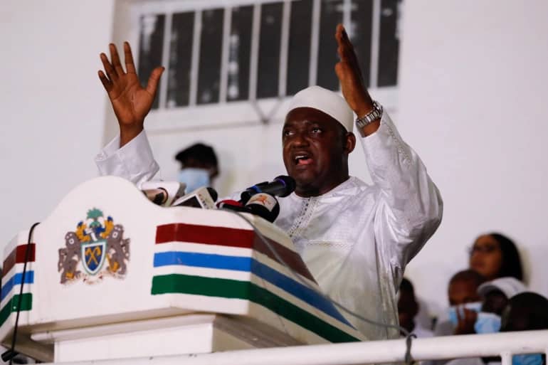 Adama Barrow ubwo yagezaga ijambo ku baturage nyuma yo kwegukana intsinzi